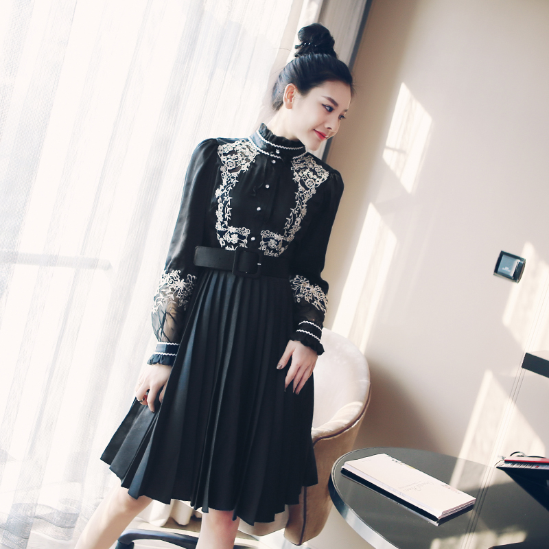 2018秋季新款網紗拼接刺繡溫柔收腰超仙少女心顯瘦公主連衣裙子潮