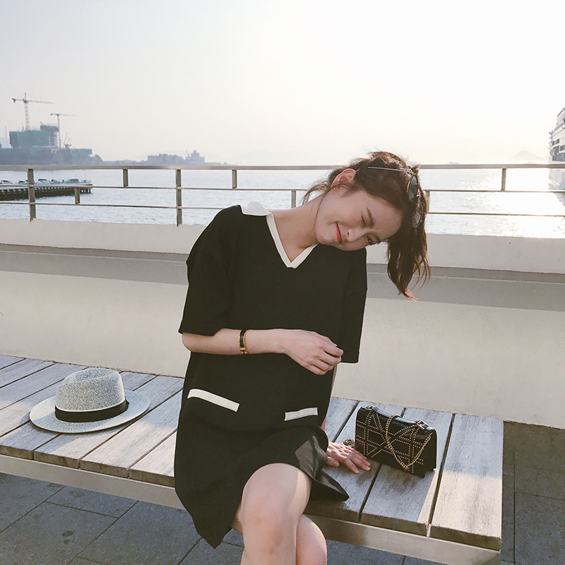 2018夏裝新款冷淡風連衣裙女純色V領chic小黑色裙寬松顯瘦潮學生