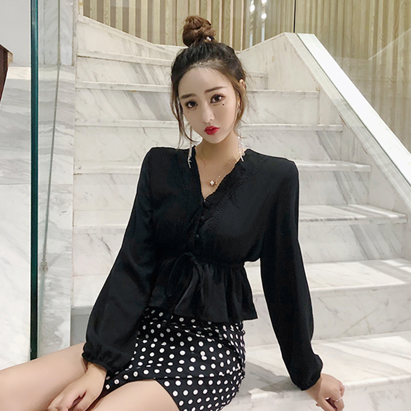 洋氣襯衫秋裝女2018新款氣質蕾絲V領長袖白襯衣高腰短款露臍上衣